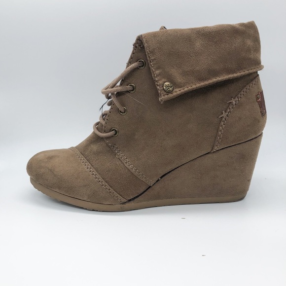 ☀️Mad Love Faux Suede Wedge Booties - Picture 1 of 5